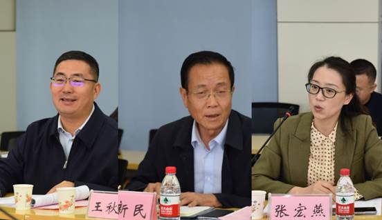 男人和女人在桌子前低可信度描述已自动生成